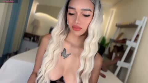 Snapshot of _agatha69_ chatting on 10/22/25, 02:01 agatha online show from 10/22/25, 02:01