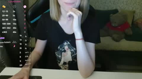 Snapshot of _alicecullen_ chatting on 11/17/25, 03:07 AliceCullen online show from 11/17/25, 03:07