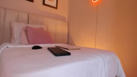 Hii I m Alison   online show from 10/14/25, 11:33