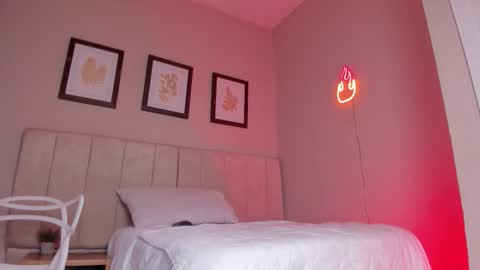 Hii I m Alison   online show from 11/21/25, 11:31