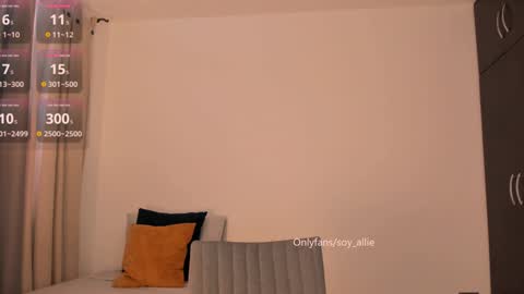 Snapshot of _alliex_ chatting on 02/05/25, 12:38 you can call me pretty online show from 02/05/25, 12:38