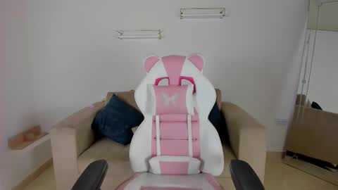 Snapshot of _april_smith_ chatting on 09/10/25, 12:16 online show from 09/10/25, 12:16