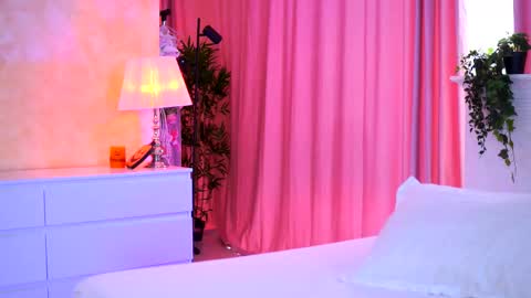 Snapshot of _arielle chatting on 11/05/25, 09:42 Arielle online show from 11/05/25, 09:42