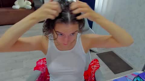 Snapshot of _arina_cox__ chatting on 09/16/25, 12:17 Arina online show from 09/16/25, 12:17