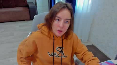 Snapshot of _arina_cox__ chatting on 09/17/25, 11:01 Arina online show from 09/17/25, 11:01