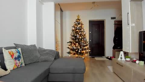 Ariana online show from 12/26/24, 08:28