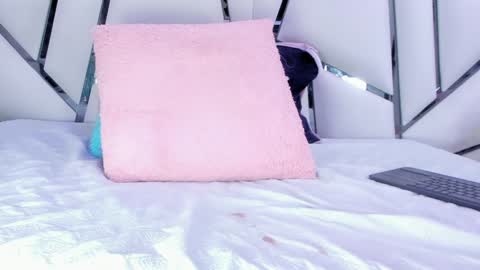 Aura online show from 12/30/24, 10:12