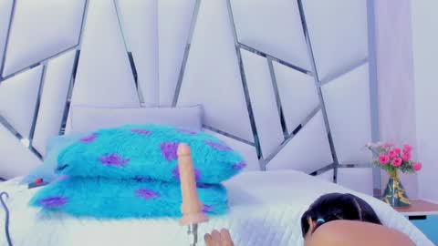 Aura online show from 01/12/25, 06:17