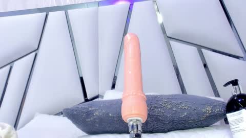 Aura online show from 02/26/25, 06:15