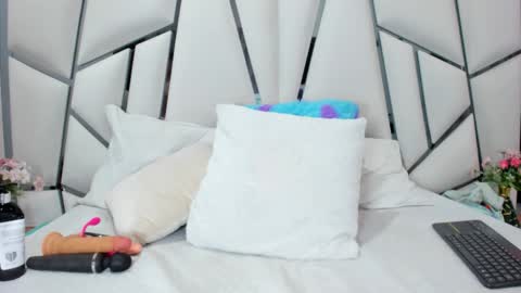 Aura online show from 09/30/25, 03:11