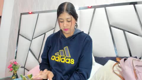 Aura online show from 10/21/25, 03:07