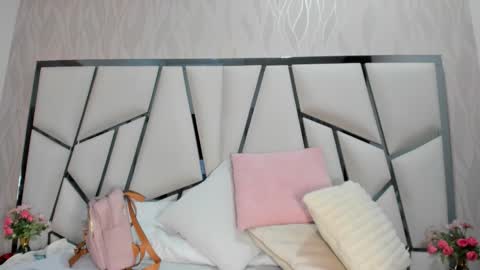 Aura online show from 10/25/25, 03:14