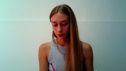 Snapshot of _aurora_sweet chatting on 09/13/25, 01:11 _aurora_sweet online show from 09/13/25, 01:11