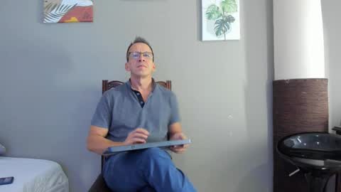 _axelking_ online show from 11/24/25, 11:21