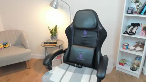 Bella Evans online show from 02/18/25, 11:55