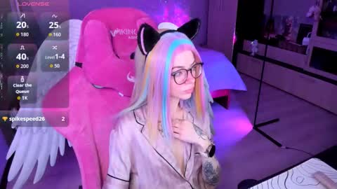 Snapshot of _black_fox__ chatting on 11/06/25, 11:37 Olivia Subscribe to my Fansly - online show from 11/06/25, 11:37