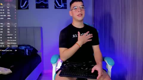 Snapshot of _blake_boy chatting on 10/10/25, 05:06 _blake_boy online show from 10/10/25, 05:06