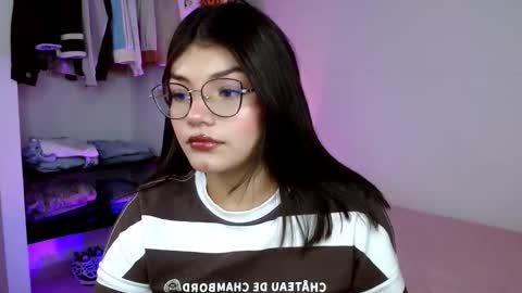 Snapshot of _camilaaa__ chatting on 11/03/25, 01:29 online show from 11/03/25, 01:29