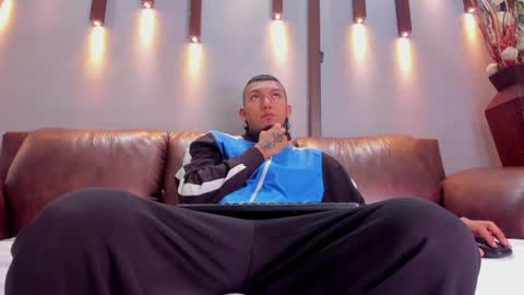 Snapshot of _cannabitch chatting on 01/06/25, 01:08 Shatta Sara online show from 01/06/25, 01:08