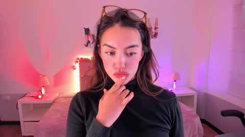 Charlote online show from 10/08/25, 08:17