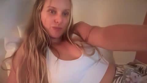 Snapshot of _chelsea___ chatting on 10/16/25, 04:46 Chelsea xo online show from 10/16/25, 04:46