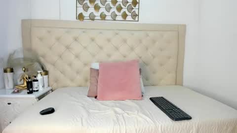 Snapshot of _chloe_adams chatting on 02/19/25, 12:00 Chloe online show from 02/19/25, 12:00