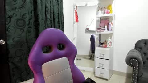 Katherine   Shedule  10pm -4 am  Colombia hour online show from 10/21/25, 04:13