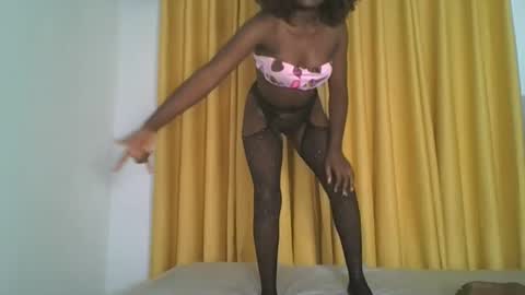 Snapshot of _cutestephanie chatting on 09/13/25, 03:01 STEPH online show from 09/13/25, 03:01