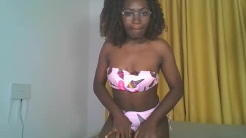 Snapshot of _cutestephanie chatting on 09/22/25, 02:35 STEPH online show from 09/22/25, 02:35