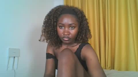 Snapshot of _cutestephanie chatting on 09/28/25, 02:00 STEPH online show from 09/28/25, 02:00