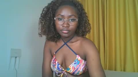 Snapshot of _cutestephanie chatting on 09/29/25, 02:11 STEPH online show from 09/29/25, 02:11