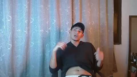 Snapshot of _daphne_gray chatting on 10/17/25, 02:04 _daphne_gray online show from 10/17/25, 02:04