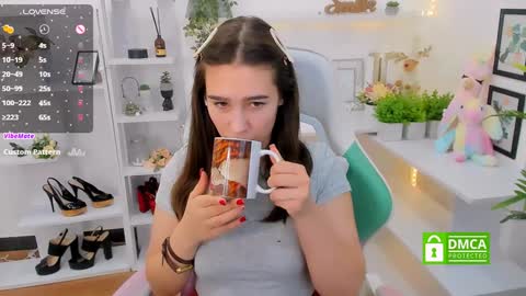 Snapshot of _eliizabeth__ chatting on 12/08/24, 02:28 Lizzy online show from 12/08/24, 02:28