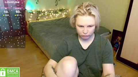 Snapshot of _elven_dreams__ chatting on 12/16/24, 09:03 chloue and Gretta online show from 12/16/24, 09:03