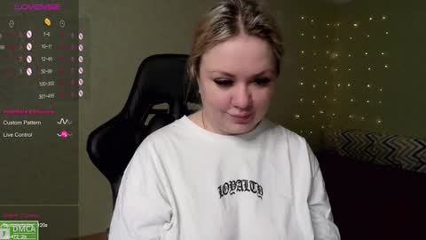 Snapshot of _elven_dreams__ chatting on 12/21/24, 05:14 chloue and Gretta online show from 12/21/24, 05:14