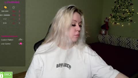 Snapshot of _elven_dreams__ chatting on 12/25/24, 08:40 chloue and Gretta online show from 12/25/24, 08:40