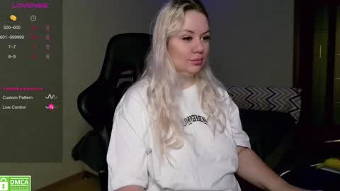 Snapshot of _elven_dreams__ chatting on 01/05/25, 06:56 chloue and Gretta online show from 01/05/25, 06:56