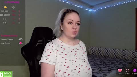 Snapshot of _elven_dreams__ chatting on 01/13/25, 05:44 chloue and Gretta online show from 01/13/25, 05:44