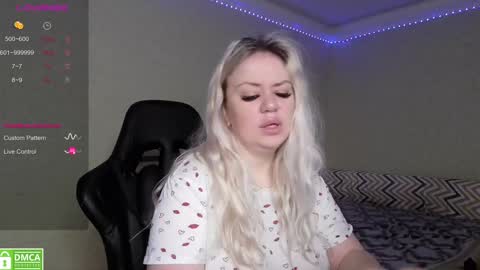 Snapshot of _elven_dreams__ chatting on 01/15/25, 06:22 chloue and Gretta online show from 01/15/25, 06:22