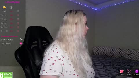 Snapshot of _elven_dreams__ chatting on 01/15/25, 09:24 chloue and Gretta online show from 01/15/25, 09:24