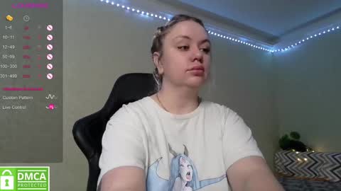 Snapshot of _elven_dreams__ chatting on 02/10/25, 10:20 chloue and Gretta online show from 02/10/25, 10:20