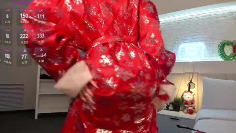 Snapshot of _emiliaa_ chatting on 12/26/24, 05:37 Milana online show from 12/26/24, 05:37