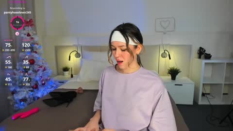 Snapshot of _emiliaa_ chatting on 01/11/25, 11:56 Milana online show from 01/11/25, 11:56