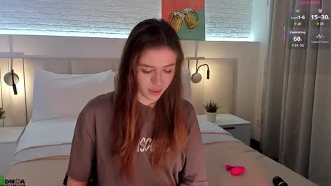 Snapshot of _emiliaa_ chatting on 09/17/25, 09:33 Milana online show from 09/17/25, 09:33