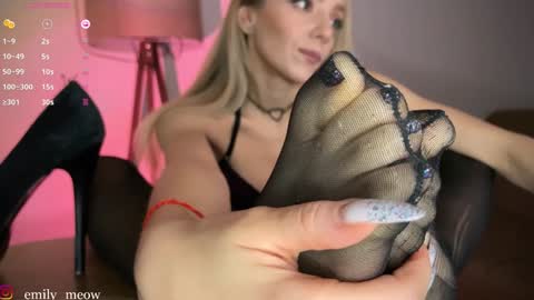 Snapshot of _emily__sweety_ chatting on 12/15/24, 12:38 Emily online show from 12/15/24, 12:38