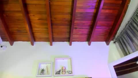 Isabella online show from 10/12/25, 12:04