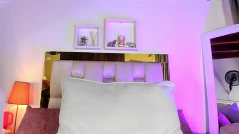 Isabella online show from 10/24/25, 12:01