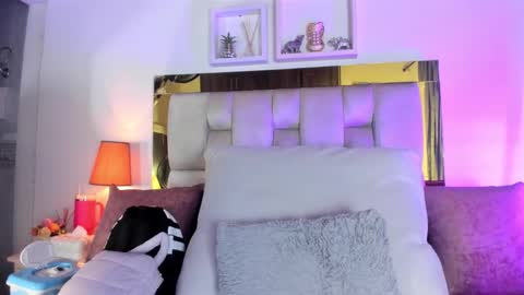 Isabella online show from 10/25/25, 12:02