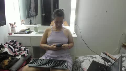 Snapshot of _emma_loyd_ chatting on 12/31/24, 12:43 Emma online show from 12/31/24, 12:43
