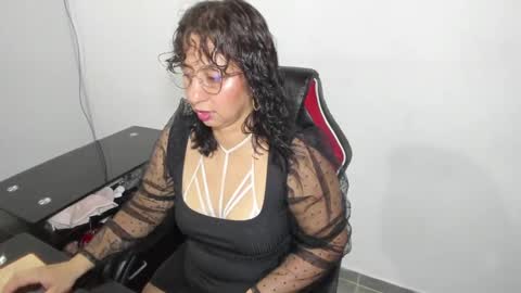 Snapshot of _emma_loyd_ chatting on 09/28/25, 01:00 Emma online show from 09/28/25, 01:00